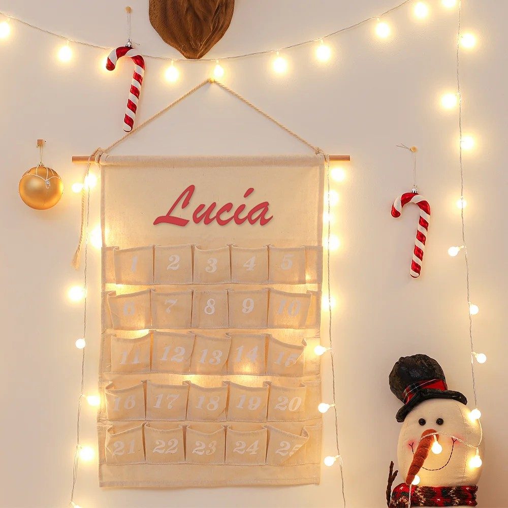 Calendario de Adviento de tela con nombre bordado